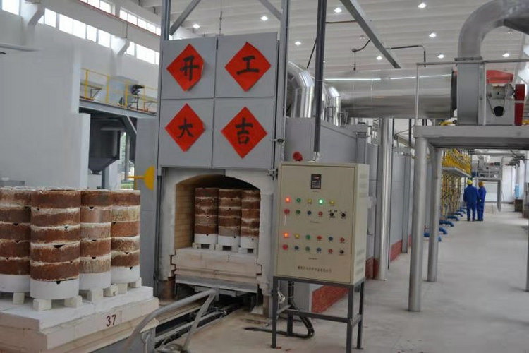 热烈庆：：南KU酷游官网特瓷年产2400吨氧化铝煅烧窑焚烧运行