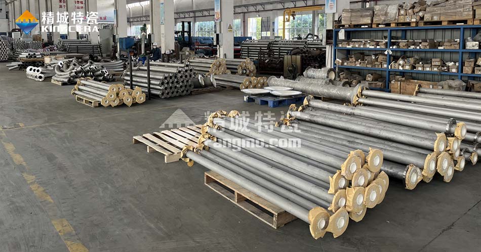 KU酷游官网特瓷锂电池内衬陶瓷运送管道生产车间